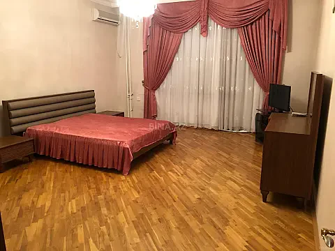 Kirayə verilir 3 otaqlı mənzil 140 m²