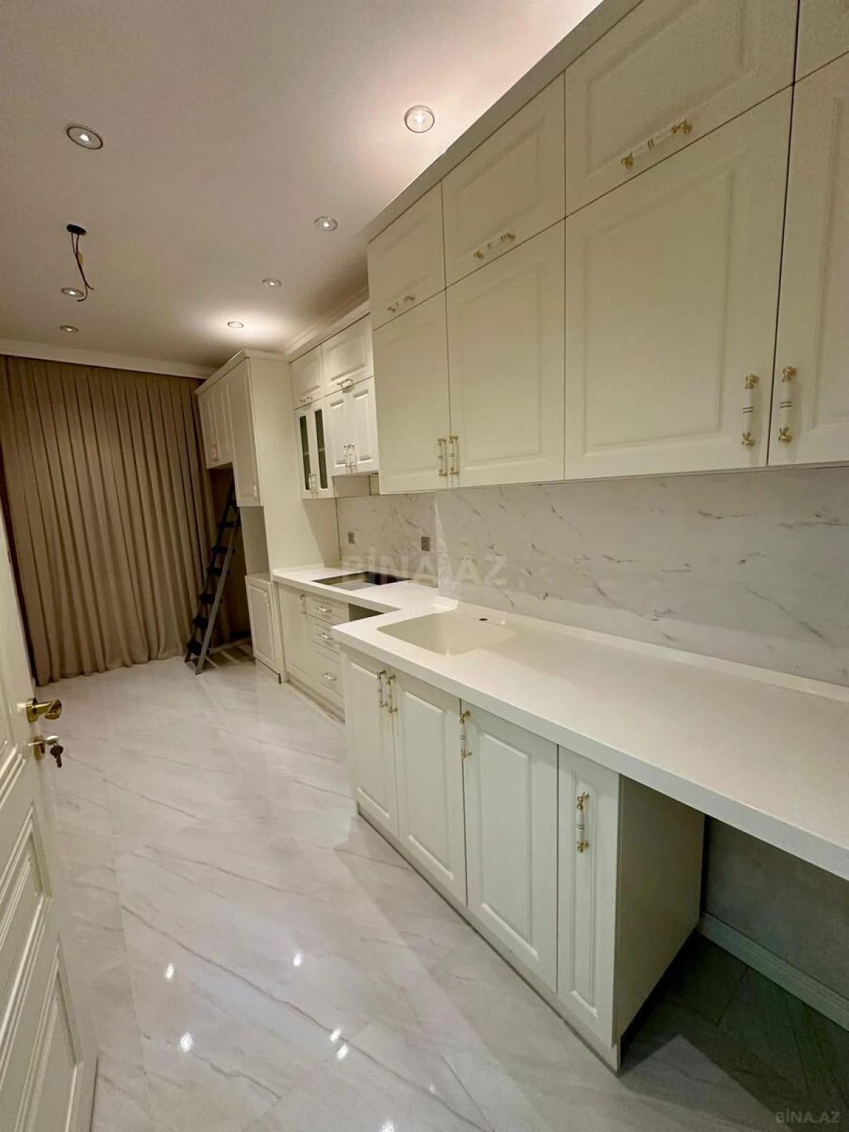 Satılır 3 otaqlı mənzil 95 m²