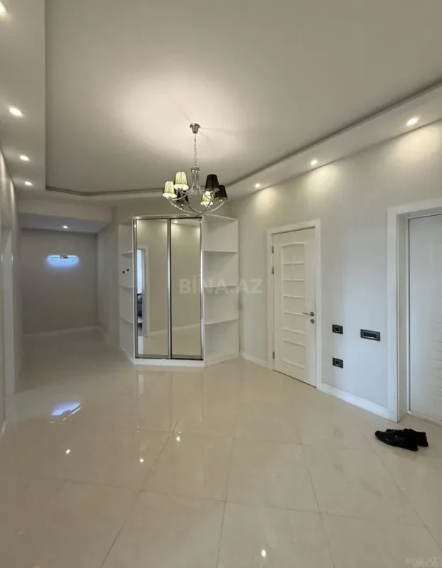 Satılır 3 otaqlı mənzil 145 m²