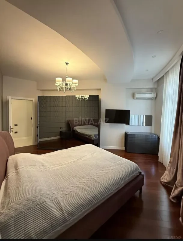 Satılır 3 otaqlı mənzil 145 m²
