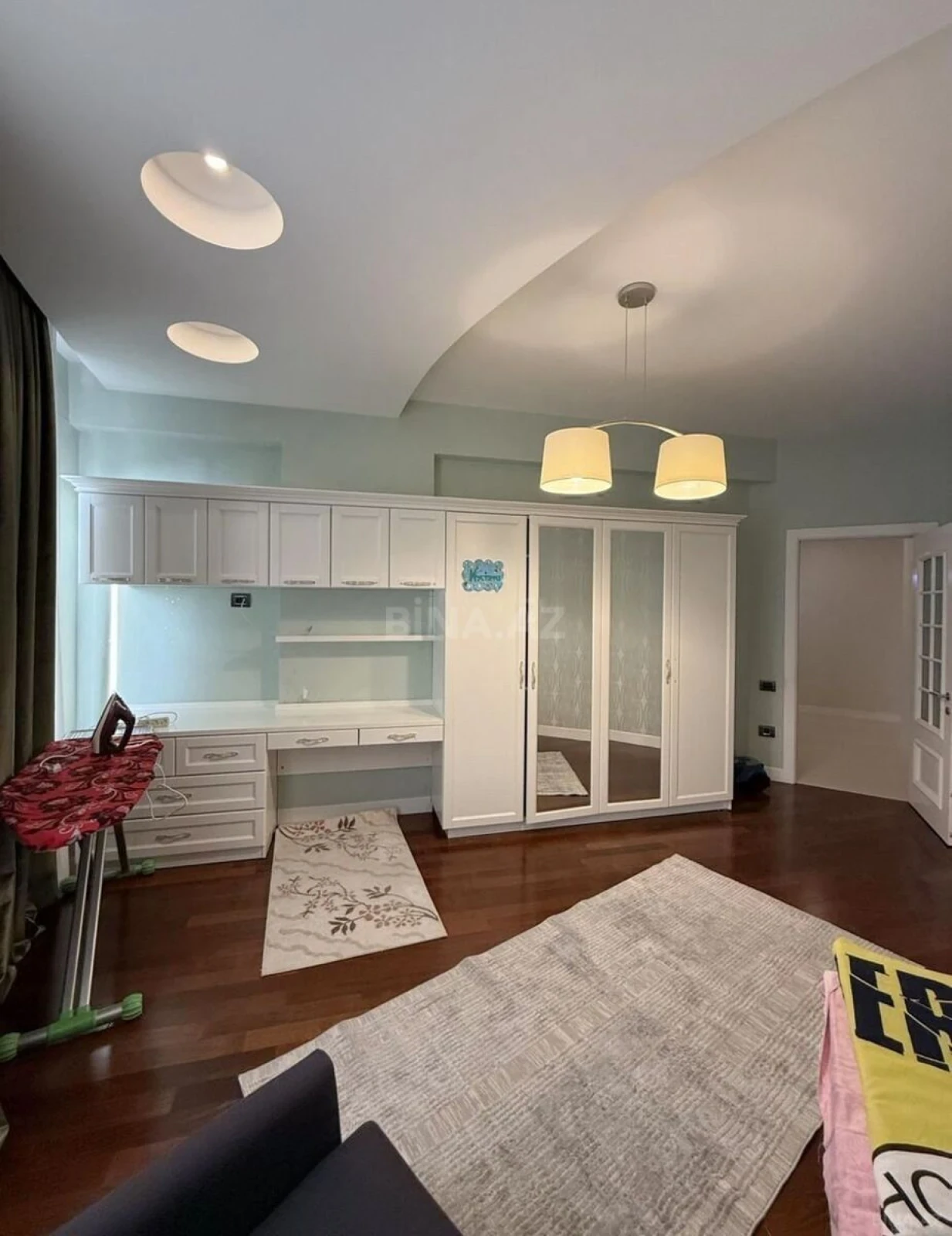 Satılır 3 otaqlı mənzil 145 m²