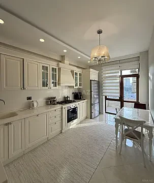 Satılır 3 otaqlı mənzil 145 m²