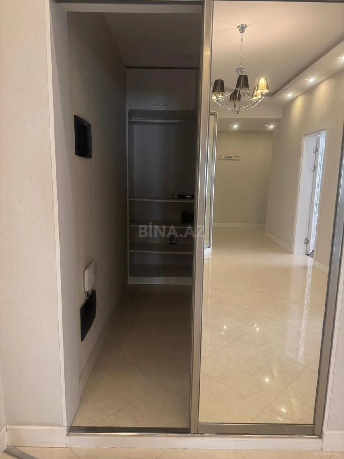 Satılır 3 otaqlı mənzil 145 m²