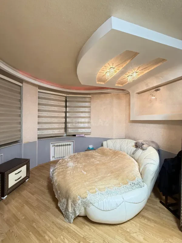 Satılır 3 otaqlı mənzil 153 m²