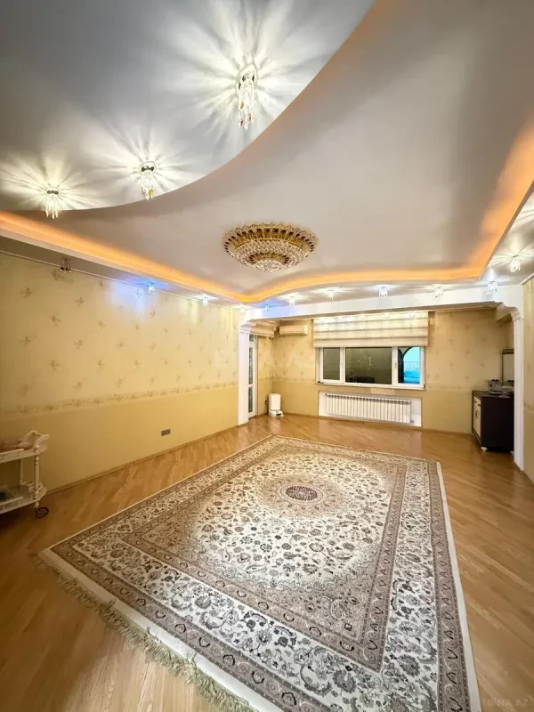 Satılır 3 otaqlı mənzil 153 m²