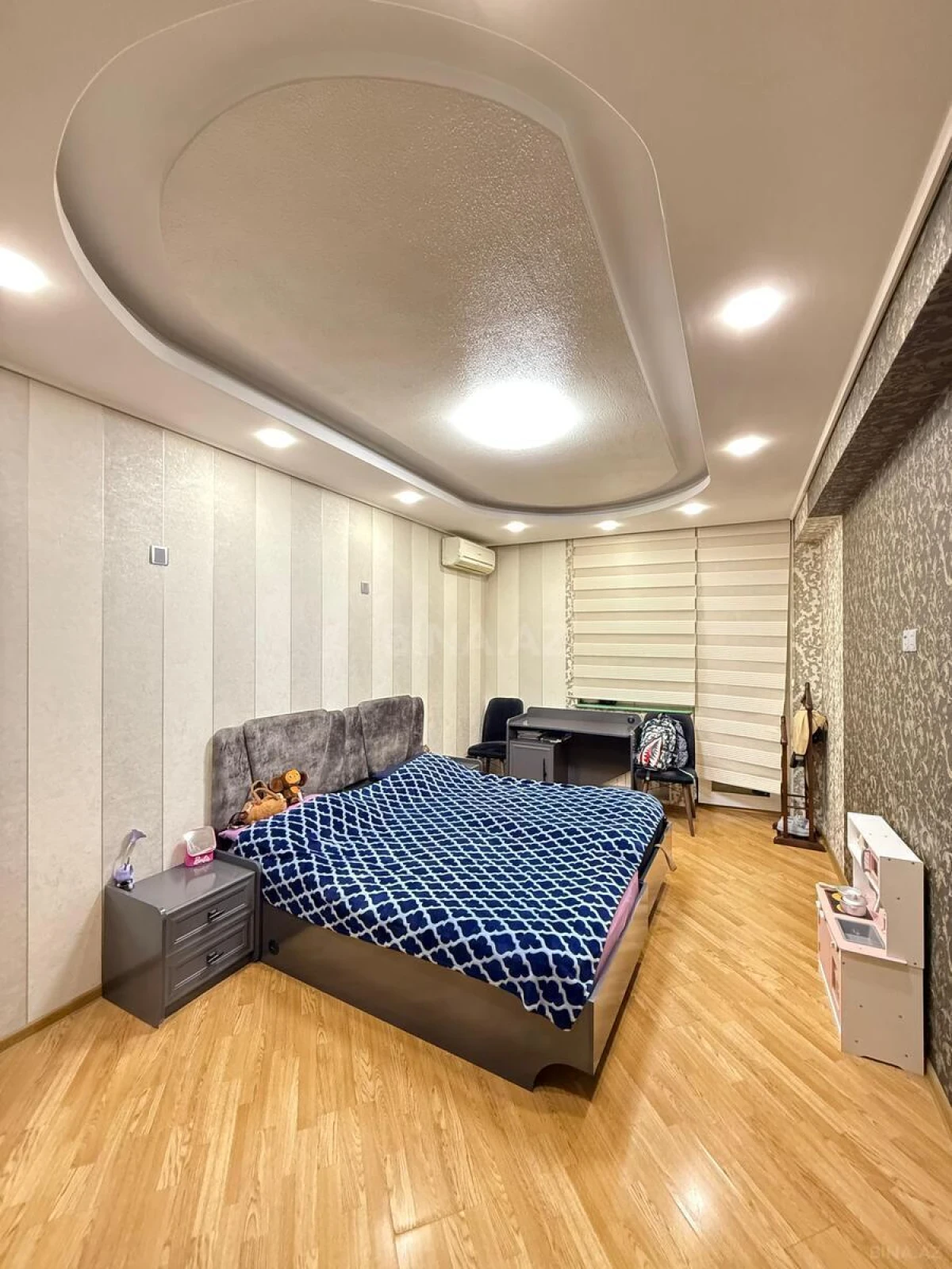 Satılır 3 otaqlı mənzil 153 m²