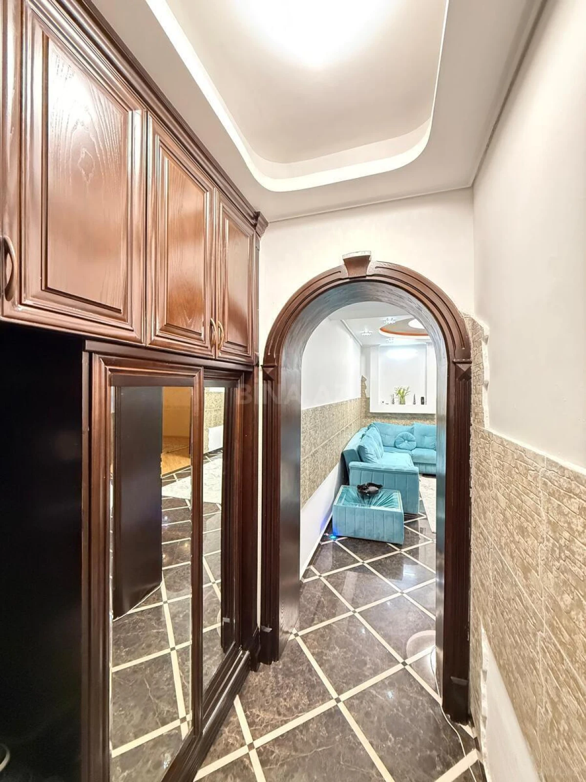 Satılır 3 otaqlı mənzil 153 m²