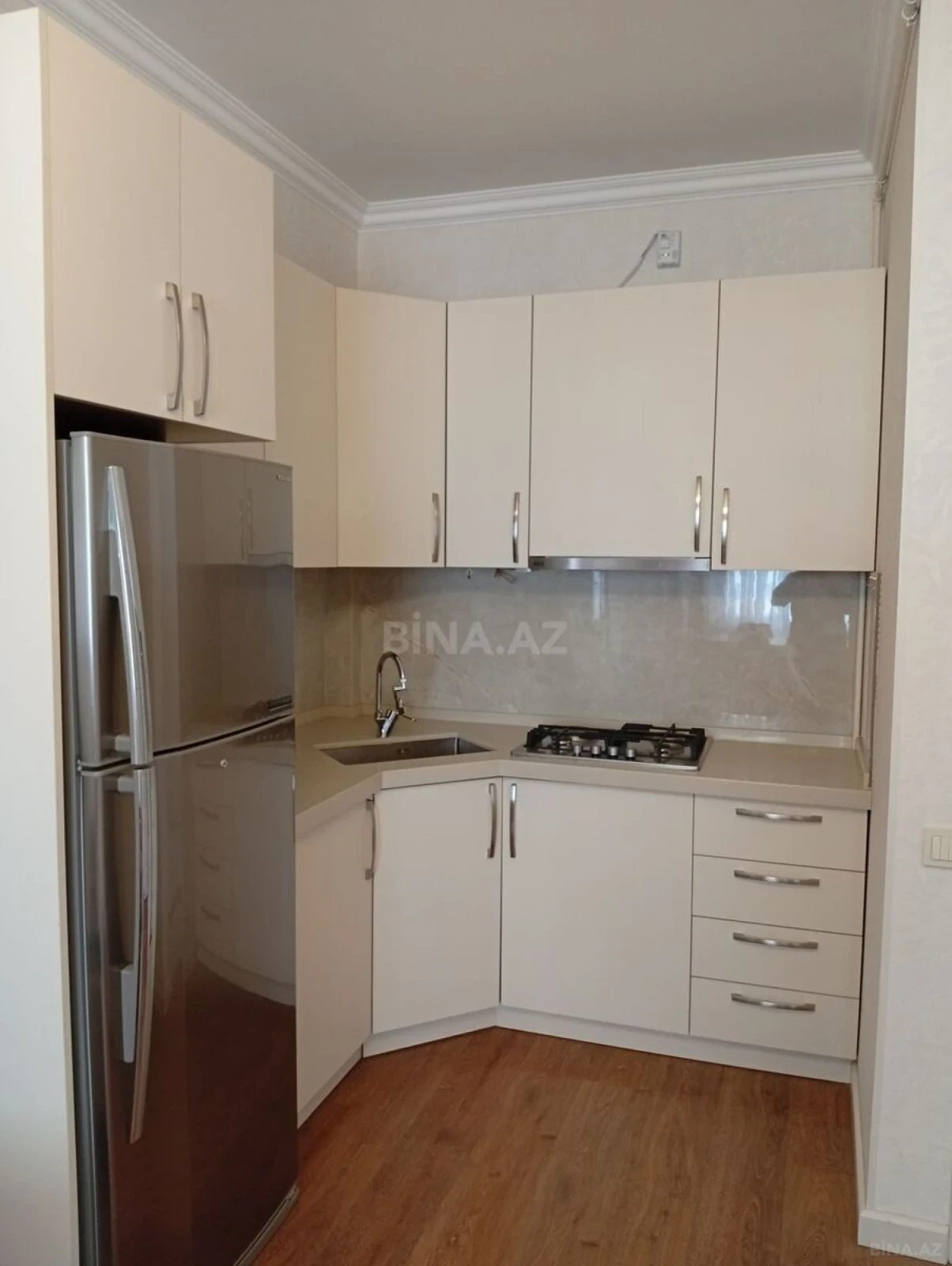 Kirayə verilir 2 otaqlı mənzil 60 m²