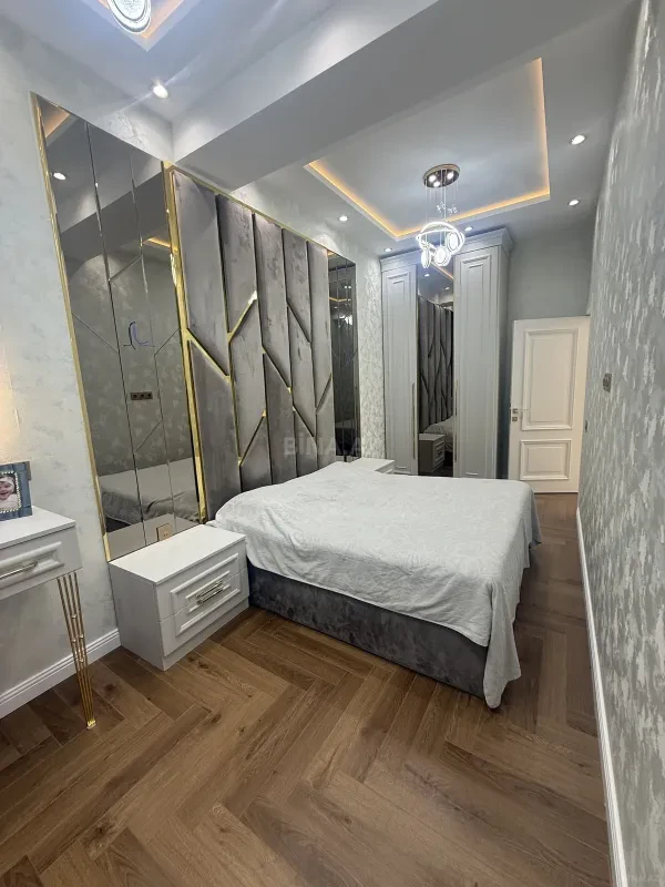 Satılır 3 otaqlı mənzil 110 m²