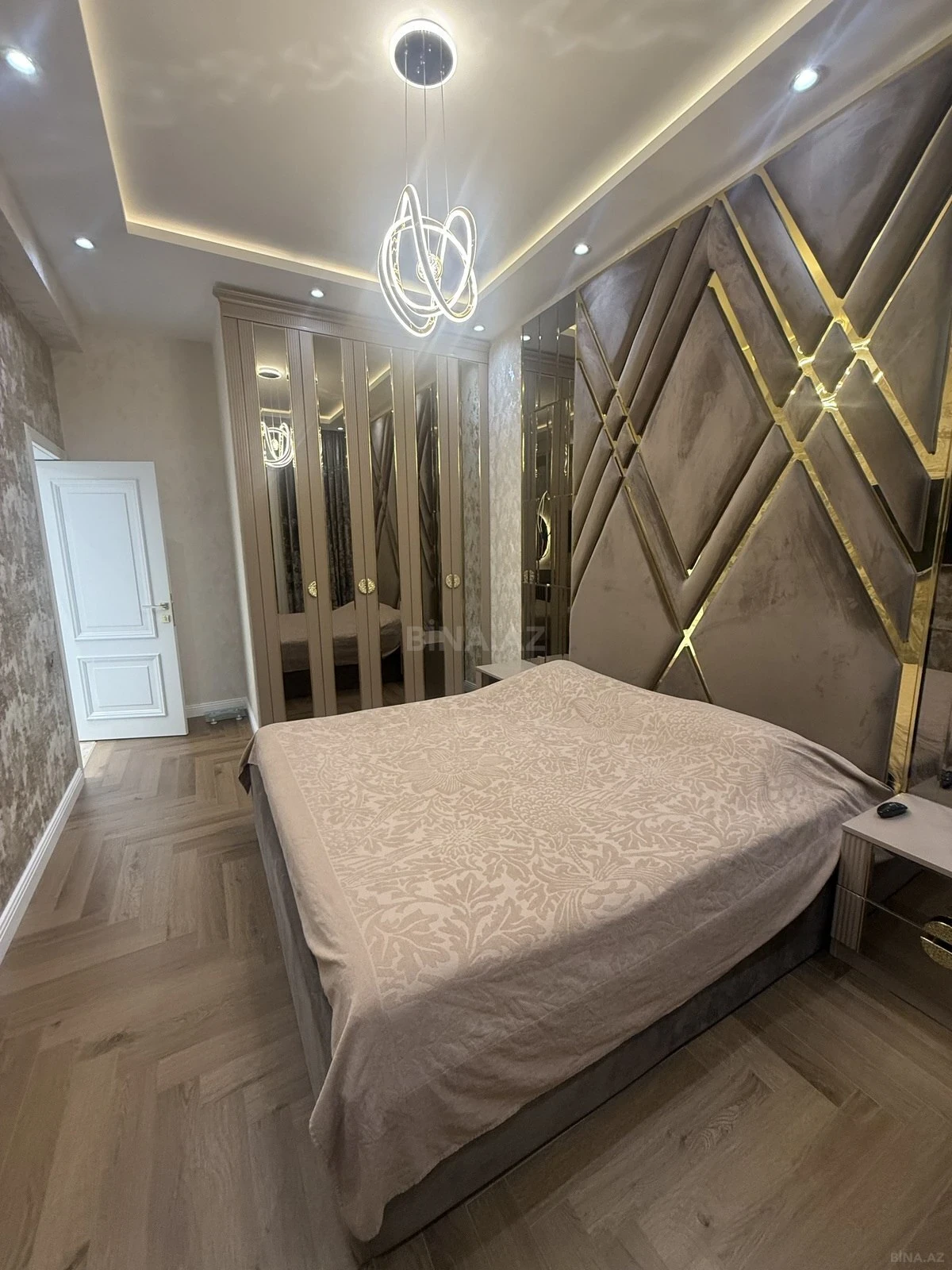 Satılır 3 otaqlı mənzil 110 m²