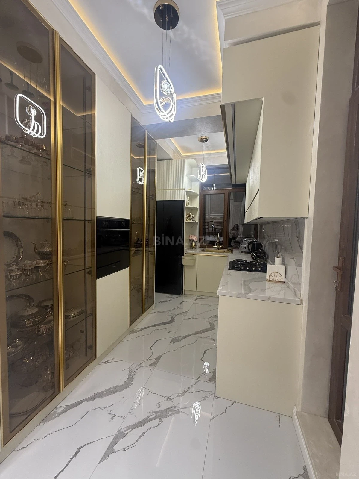 Satılır 3 otaqlı mənzil 110 m²