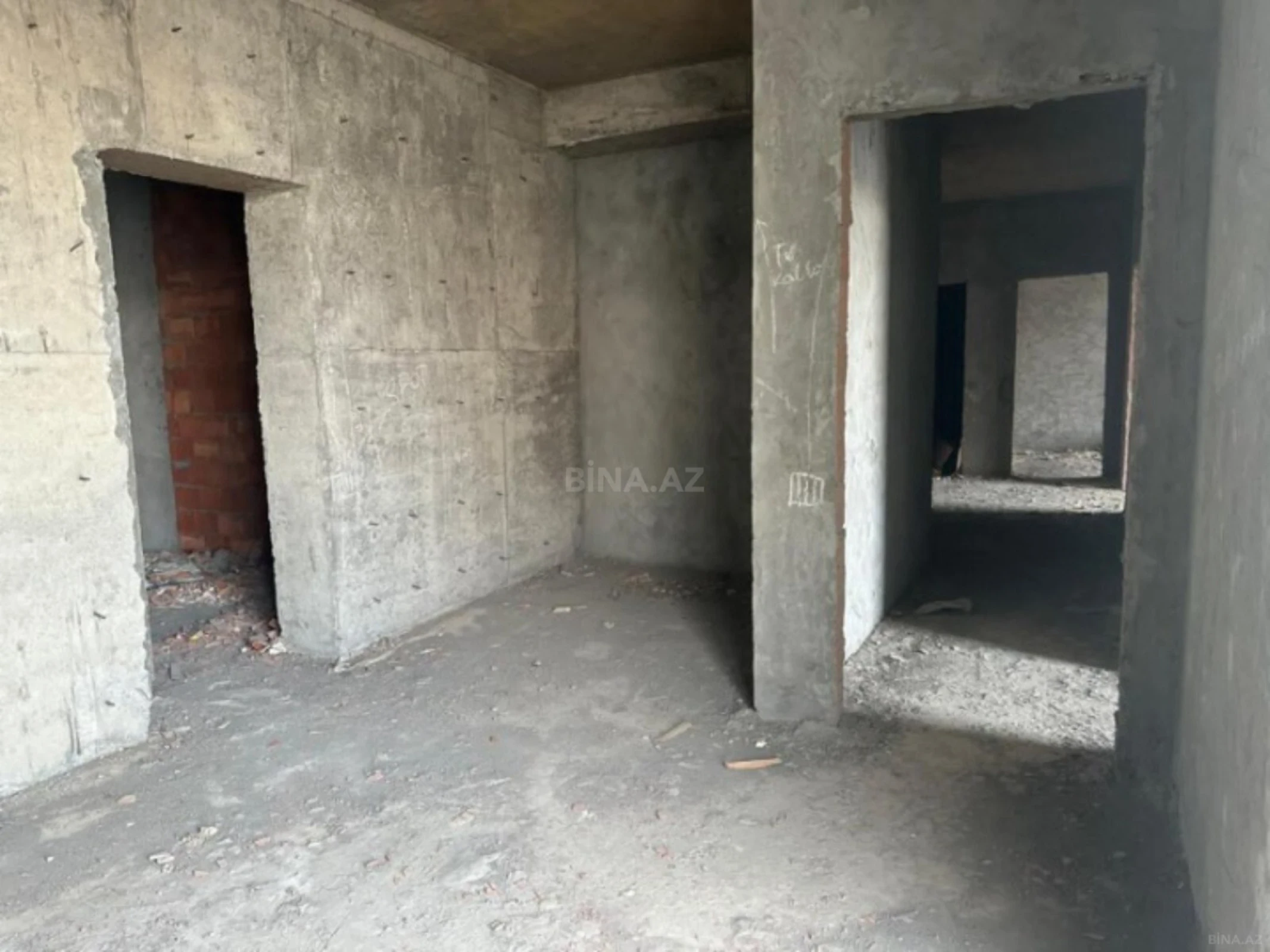 Satılır 3 otaqlı mənzil 133 m²