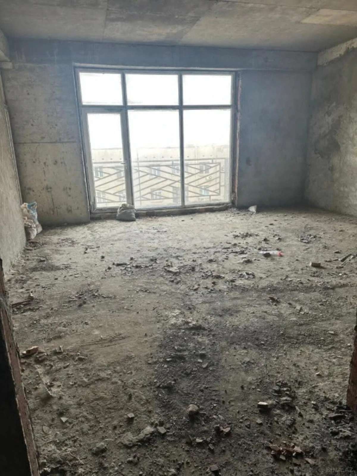 Satılır 3 otaqlı mənzil 133 m²