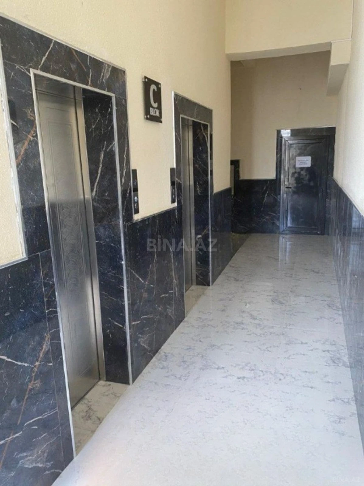 Satılır 3 otaqlı mənzil 133 m²