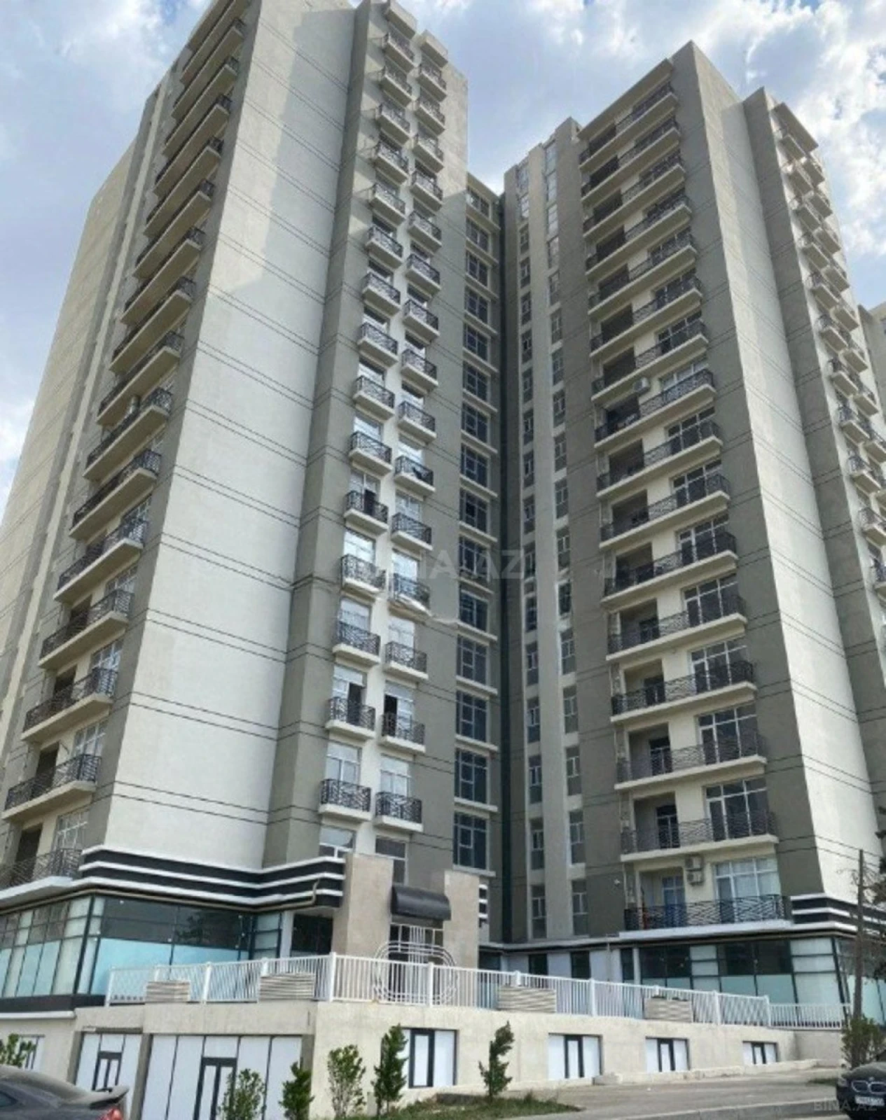 Satılır 3 otaqlı mənzil 133 m²
