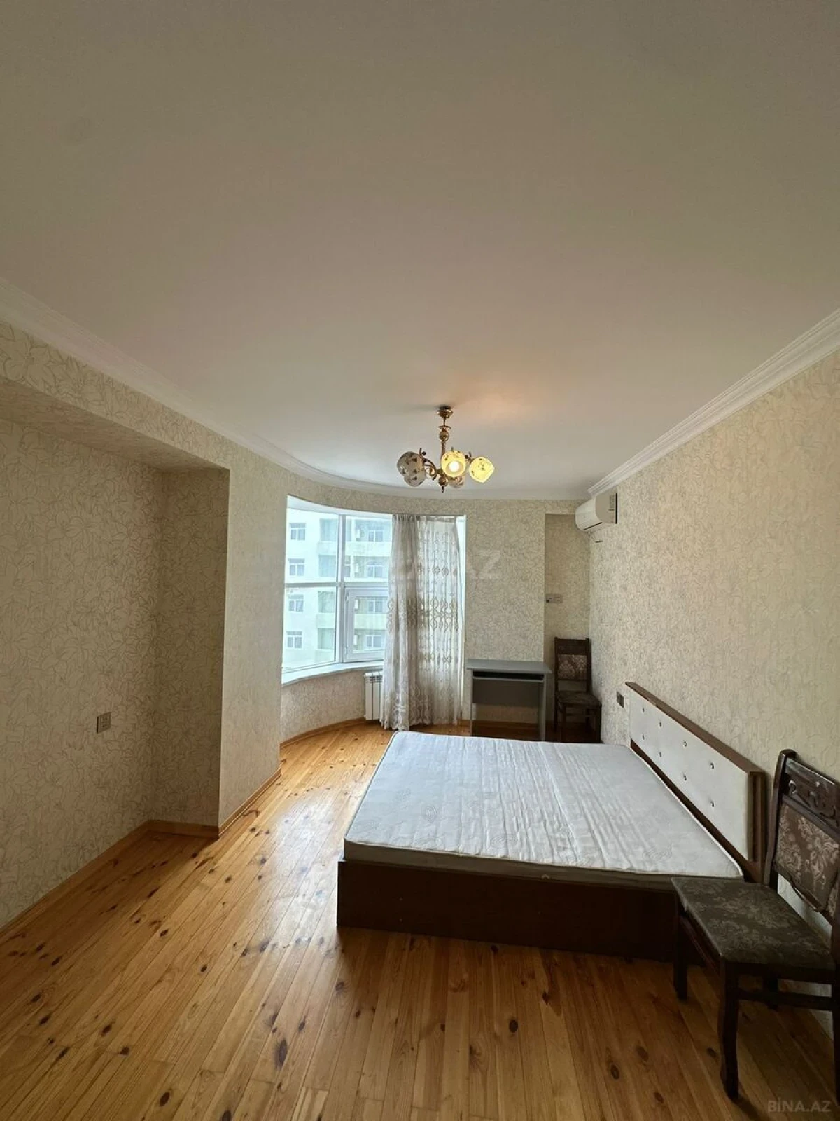 Satılır 3 otaqlı mənzil 111 m²