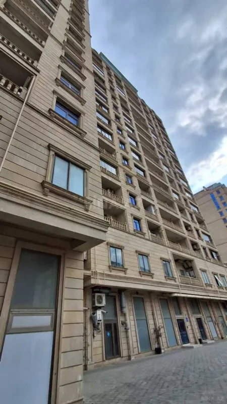 Satılır 3 otaqlı mənzil 122 m²