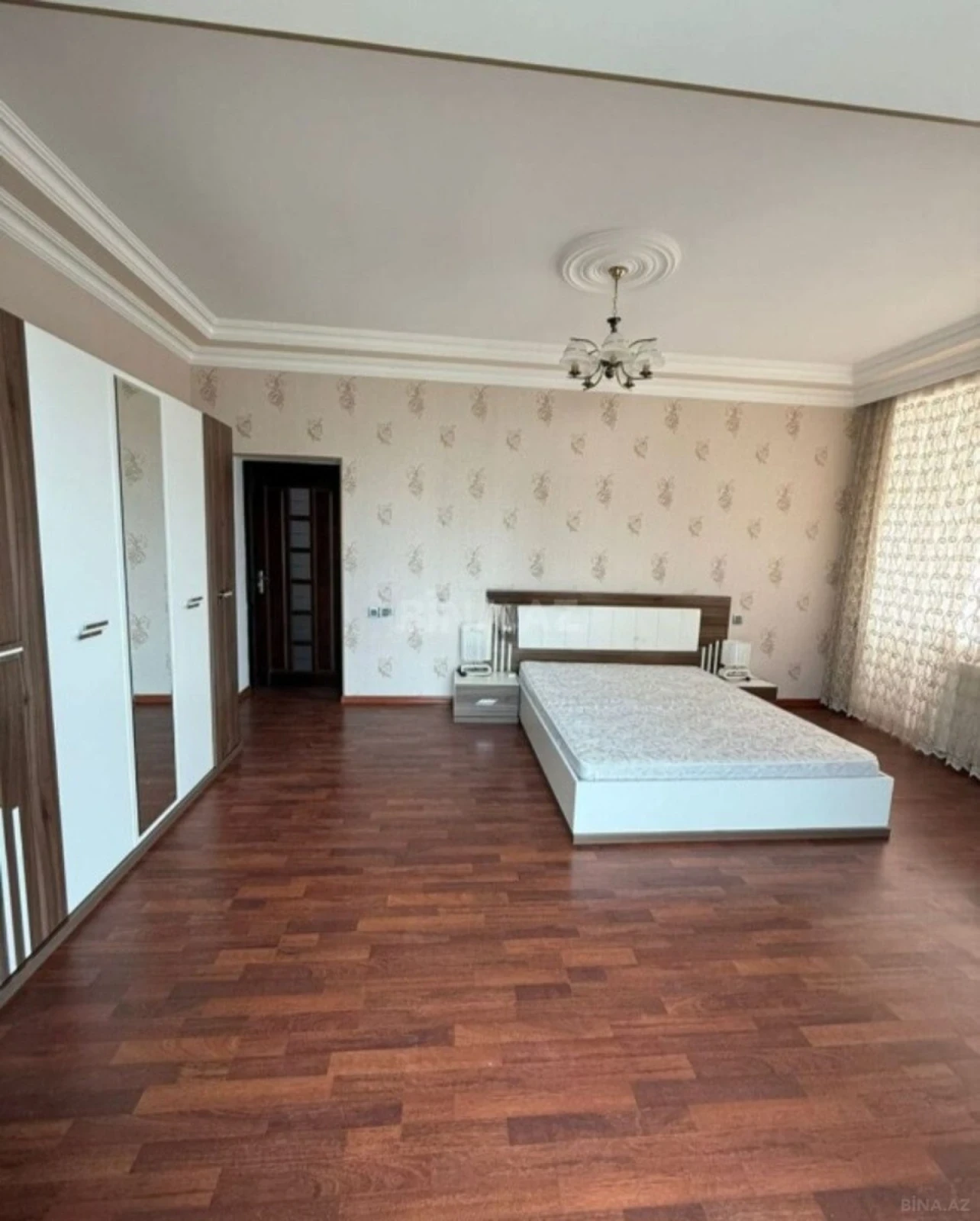 Kirayə verilir 3 otaqlı mənzil 130 m²