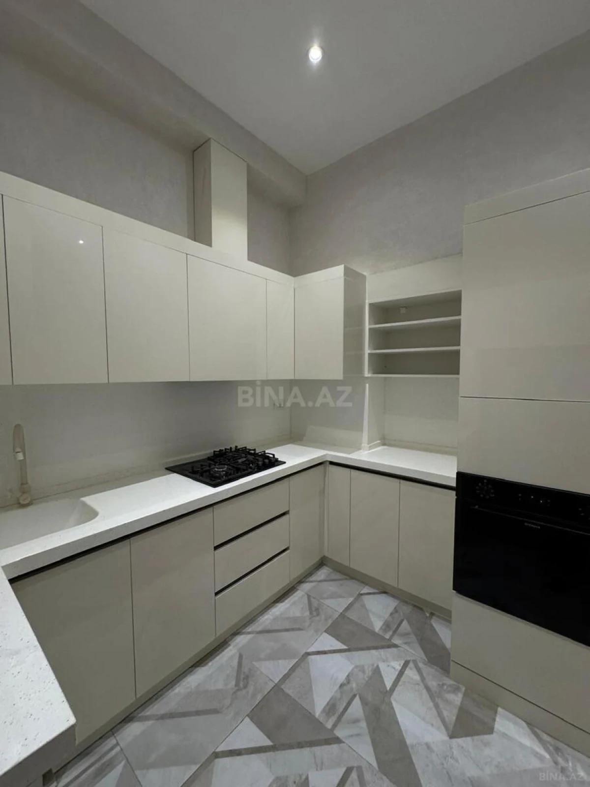 Kirayə verilir 2 otaqlı mənzil 75 m²