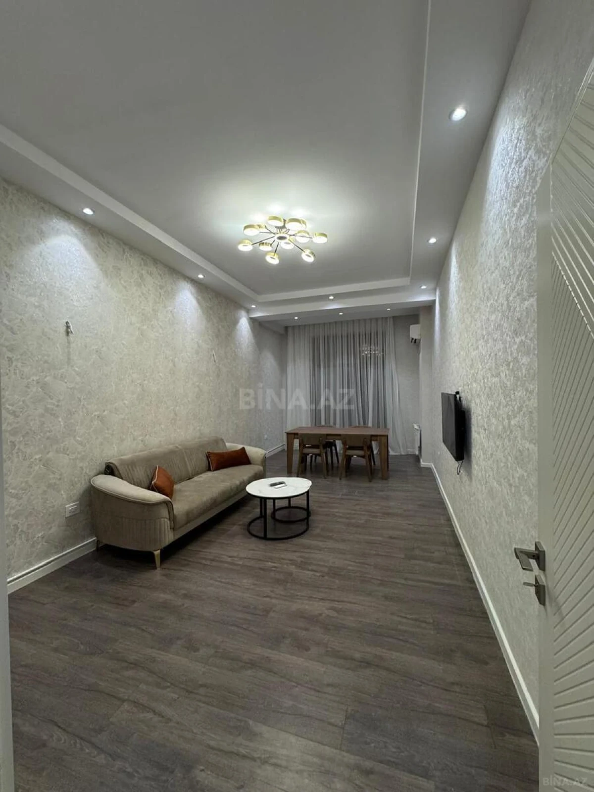 Kirayə verilir 2 otaqlı mənzil 75 m²