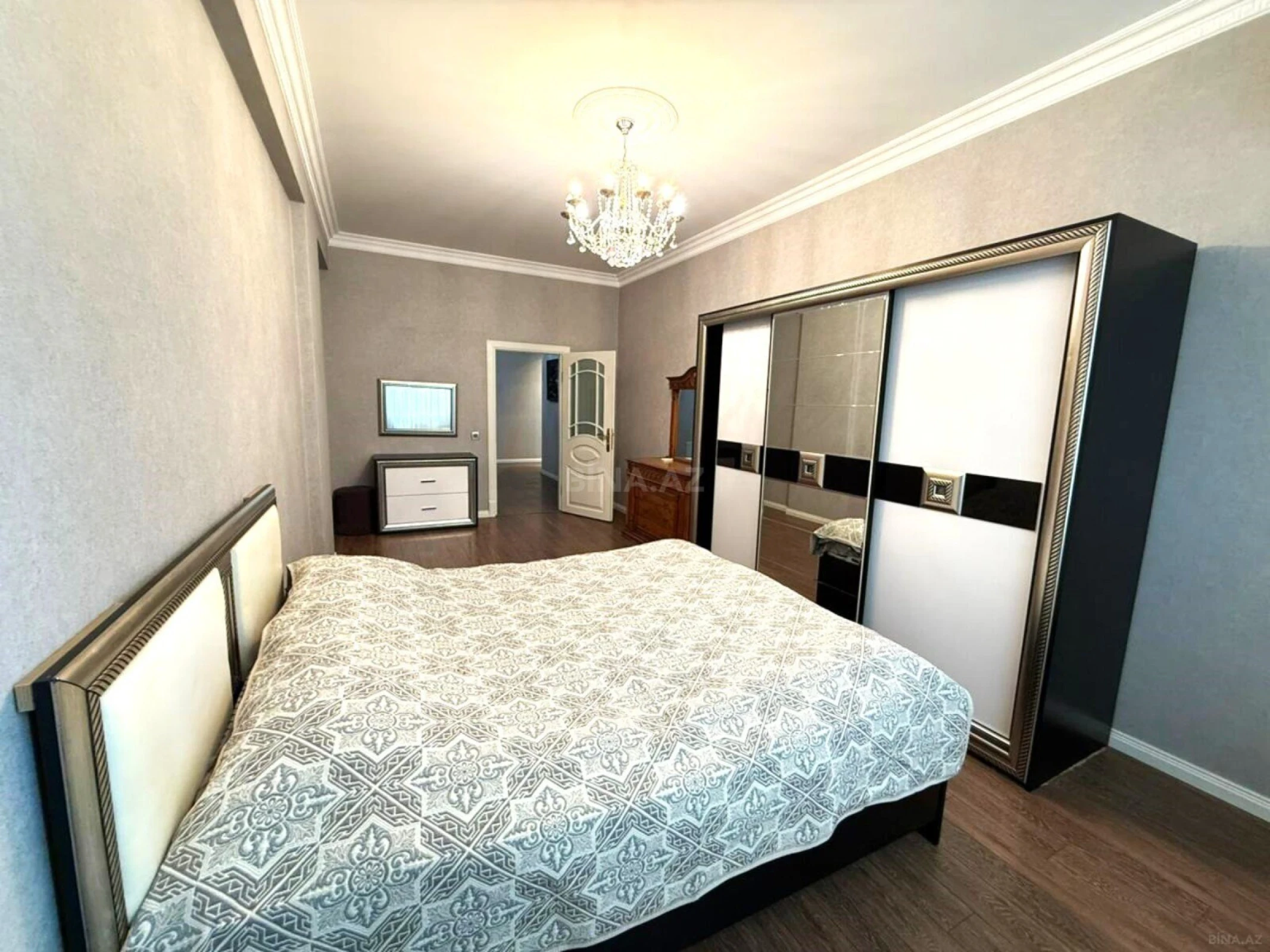 Kirayə verilir 3 otaqlı mənzil 140 m²