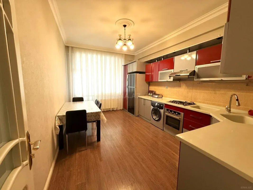 Kirayə verilir 3 otaqlı mənzil 140 m²