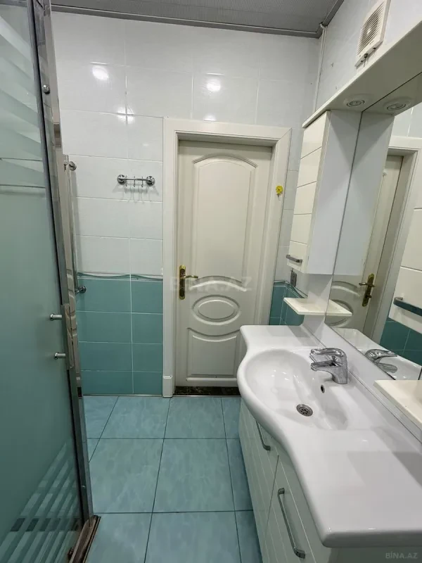 Kirayə verilir 3 otaqlı mənzil 140 m²