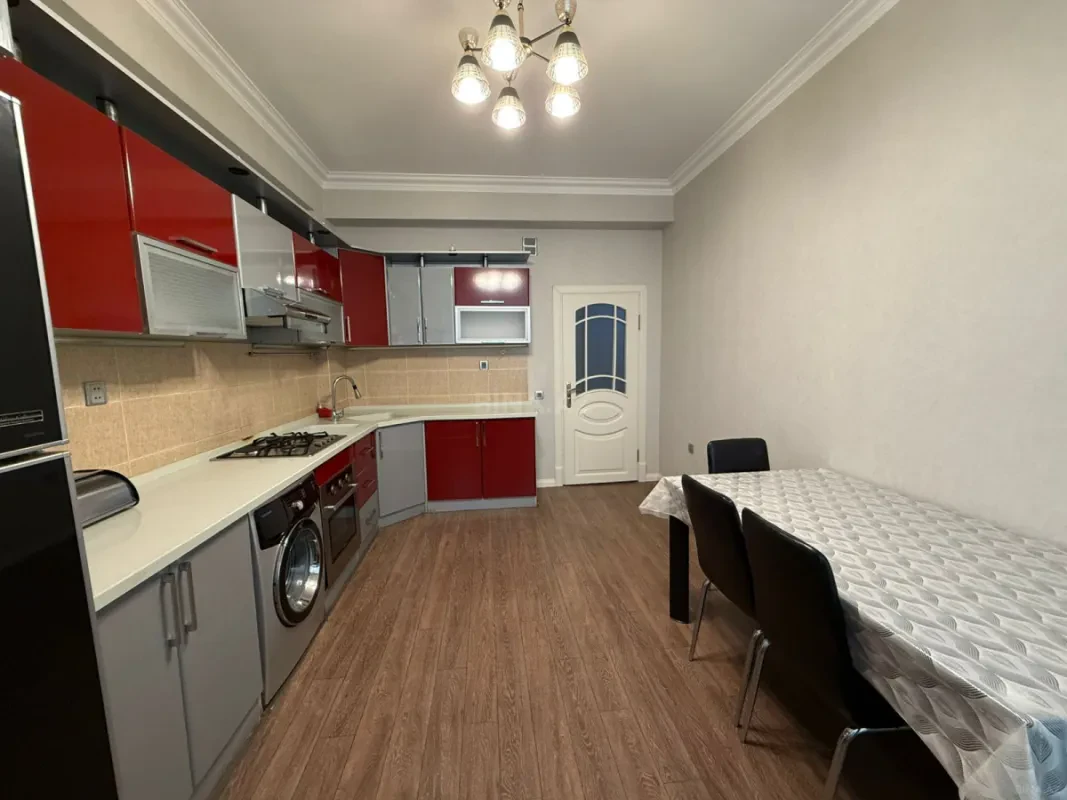 Kirayə verilir 3 otaqlı mənzil 140 m²