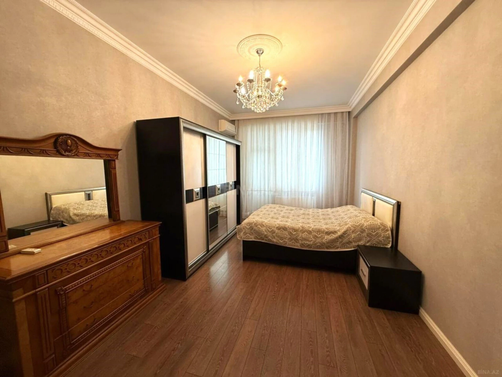 Kirayə verilir 3 otaqlı mənzil 140 m²