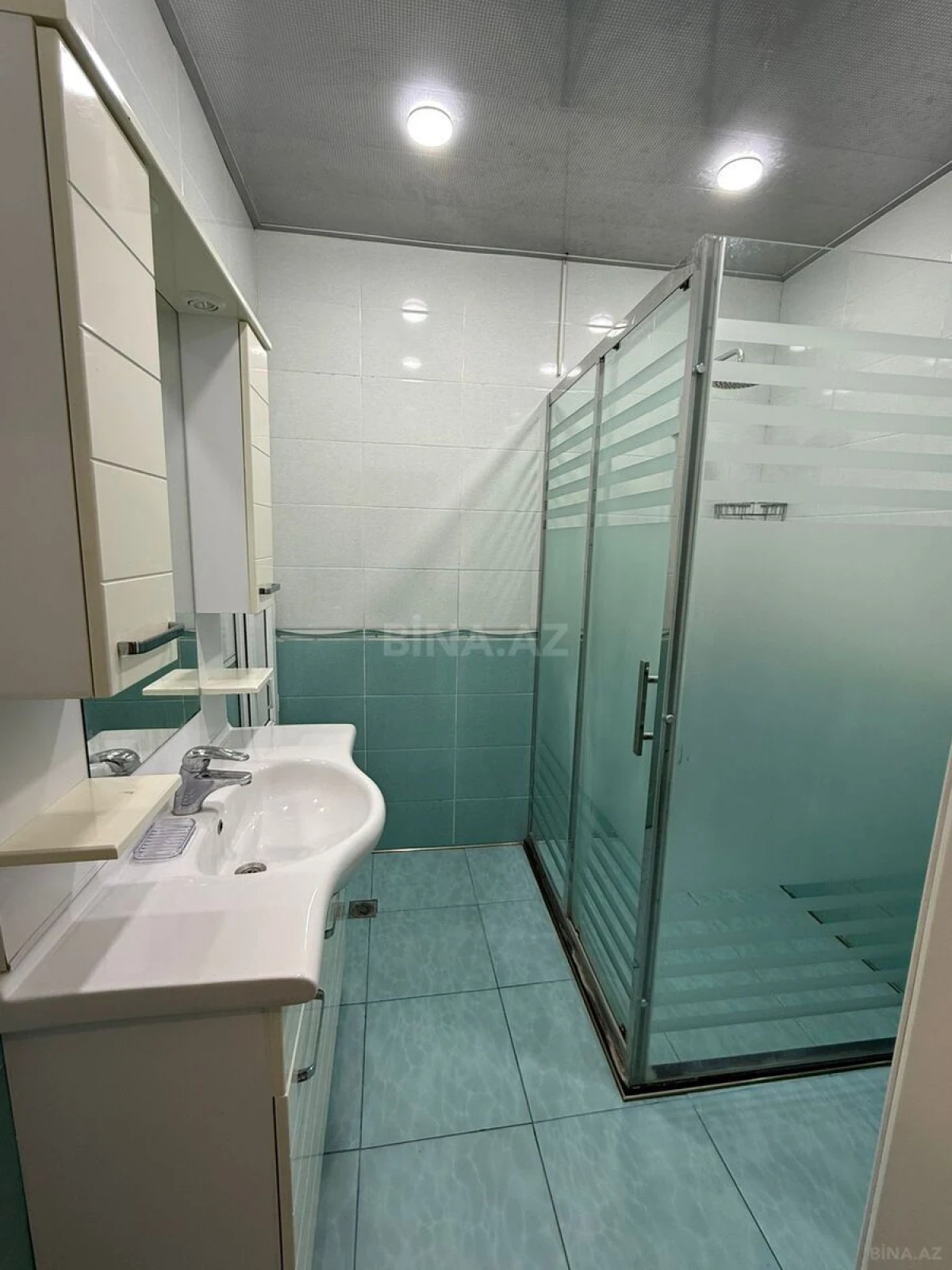 Kirayə verilir 3 otaqlı mənzil 140 m²