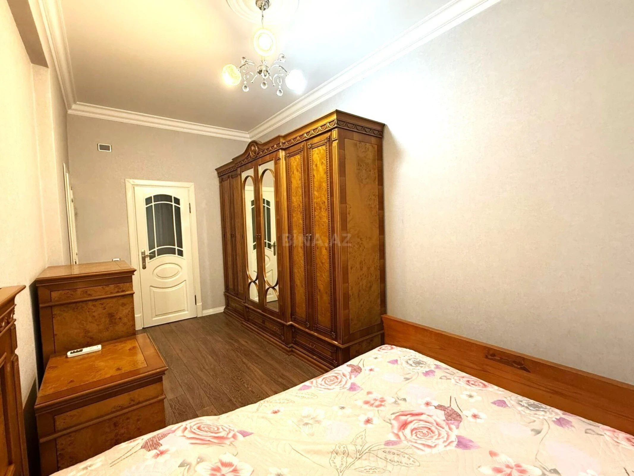 Kirayə verilir 3 otaqlı mənzil 140 m²