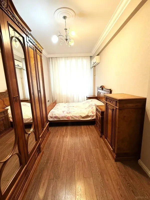 Kirayə verilir 3 otaqlı mənzil 140 m²