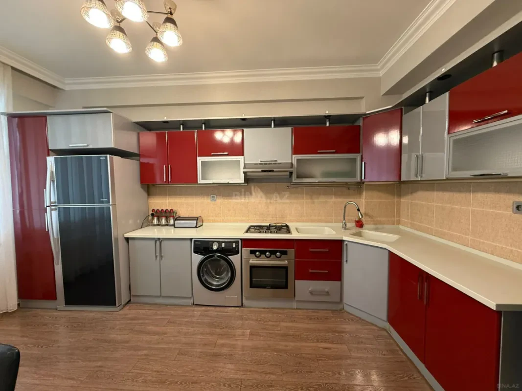 Kirayə verilir 3 otaqlı mənzil 140 m²