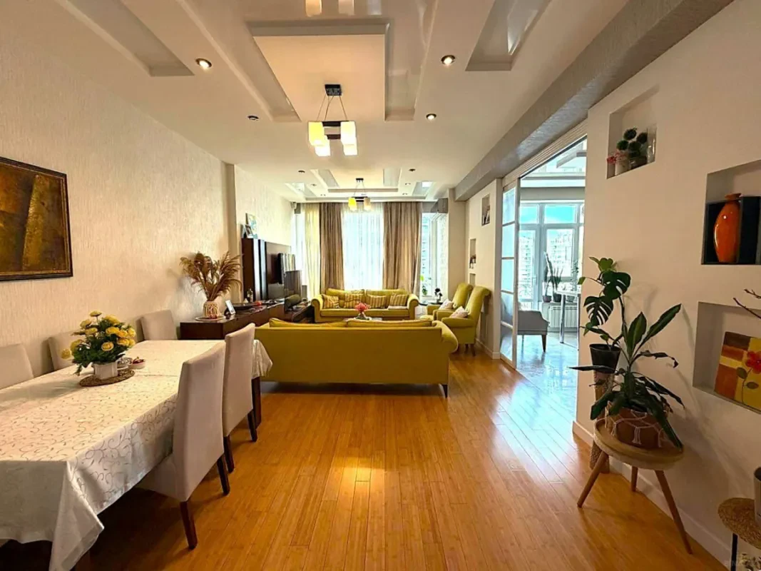 Satılır 3 otaqlı mənzil 132 m²