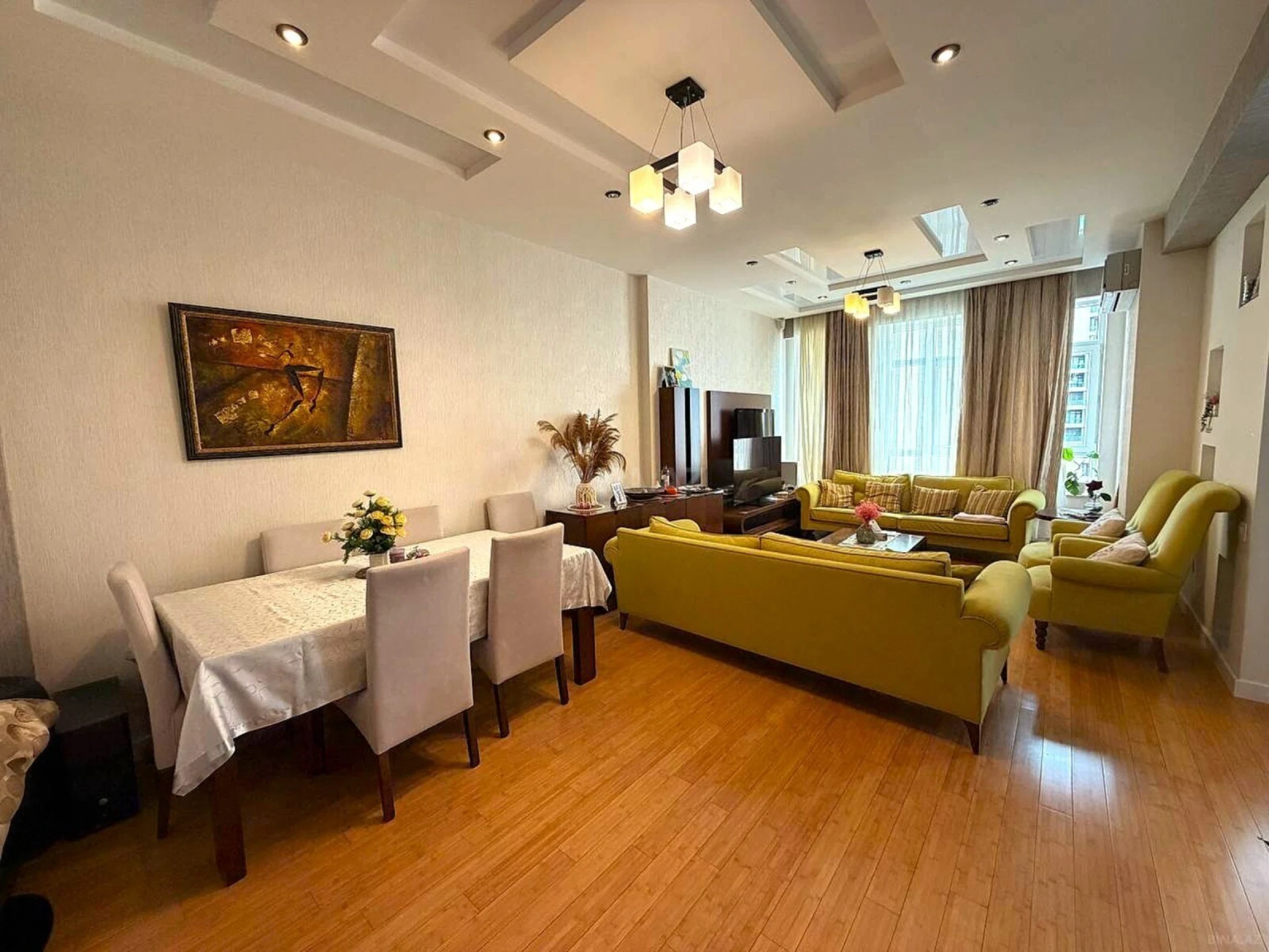 Satılır 3 otaqlı mənzil 132 m²