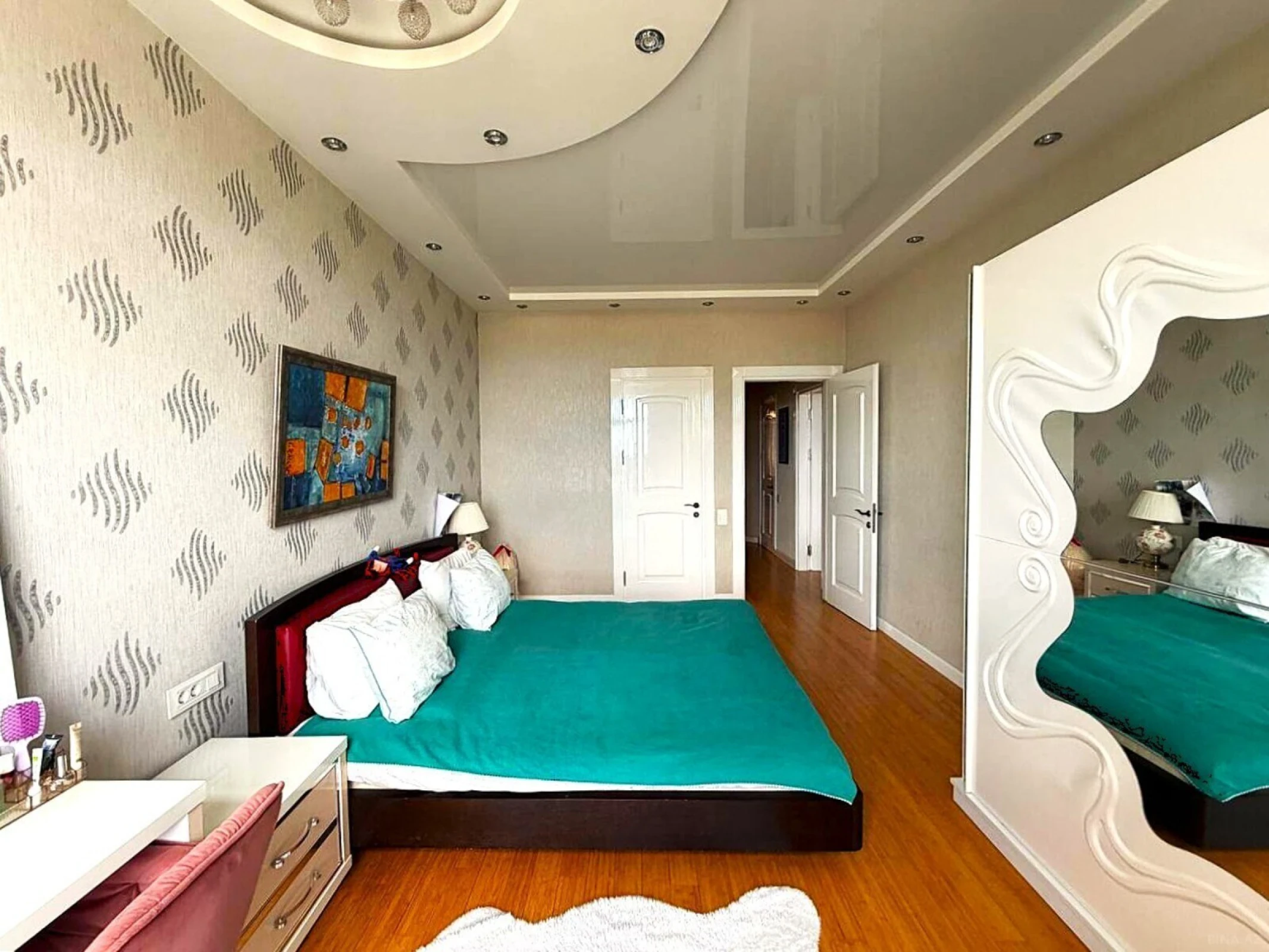 Satılır 3 otaqlı mənzil 132 m²