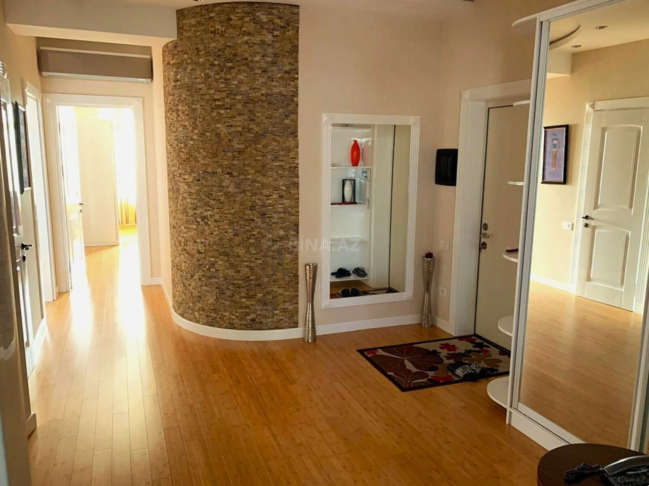 Satılır 3 otaqlı mənzil 132 m²