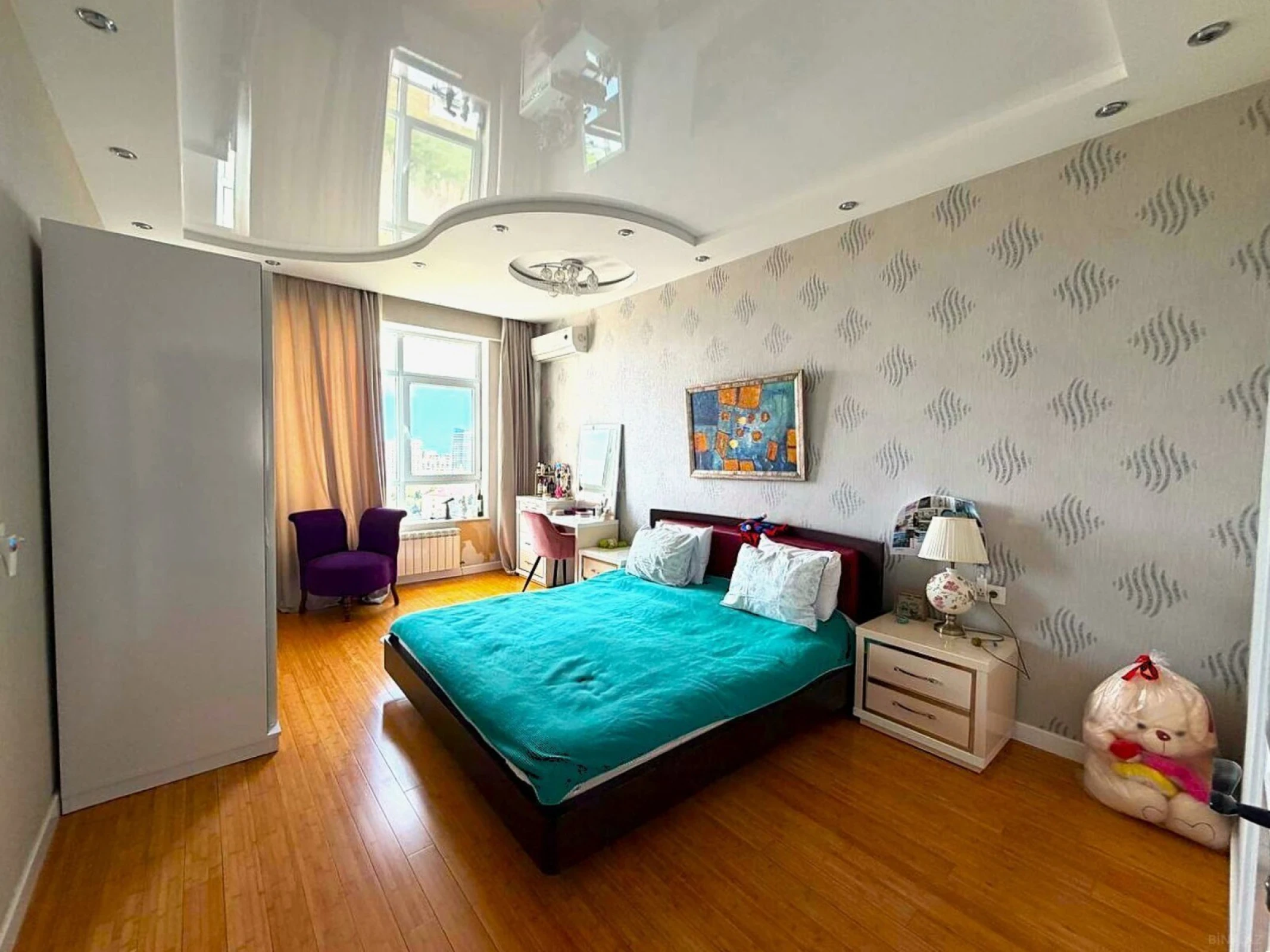 Satılır 3 otaqlı mənzil 132 m²