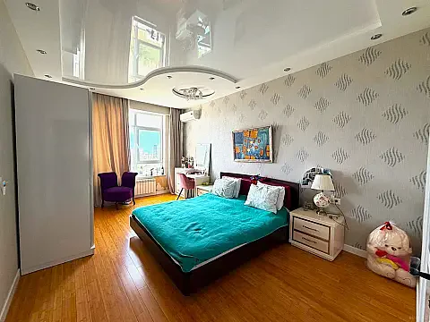 Satılır 3 otaqlı mənzil 132 m²