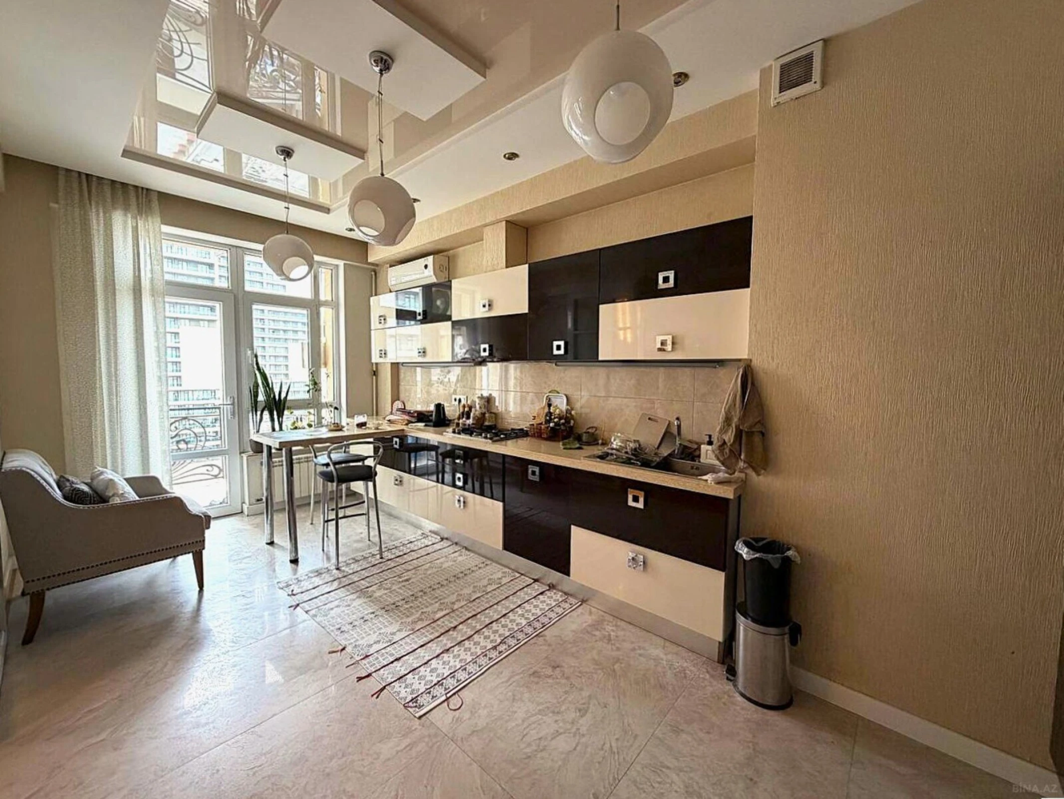 Satılır 3 otaqlı mənzil 132 m²