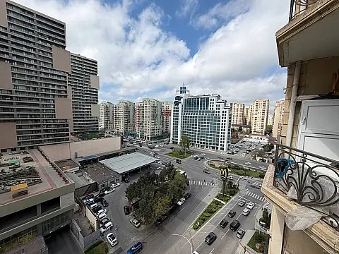 Satılır 3 otaqlı mənzil 132 m²
