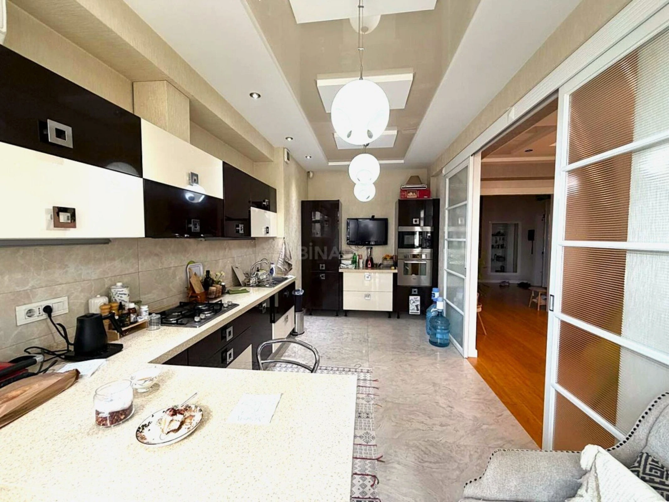Satılır 3 otaqlı mənzil 132 m²