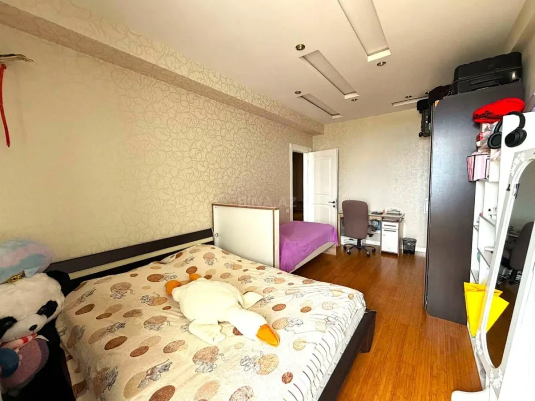 Satılır 3 otaqlı mənzil 132 m²