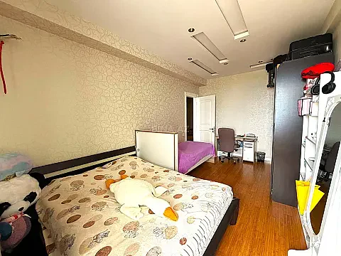 Satılır 3 otaqlı mənzil 132 m²