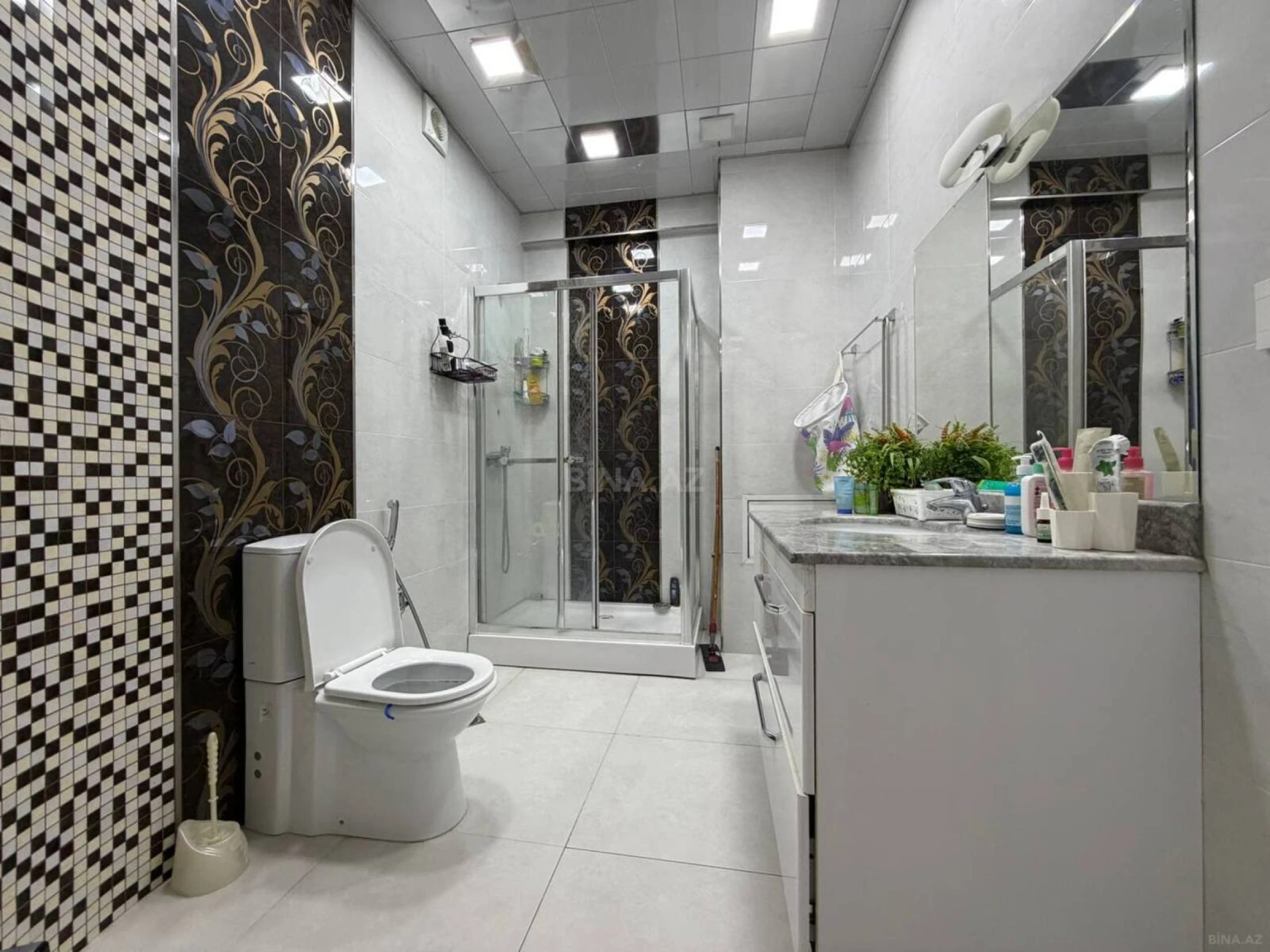 Satılır 3 otaqlı mənzil 132 m²