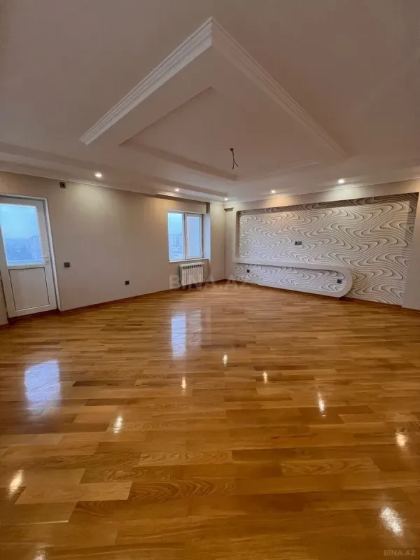 Satılır 3 otaqlı mənzil 133 m²