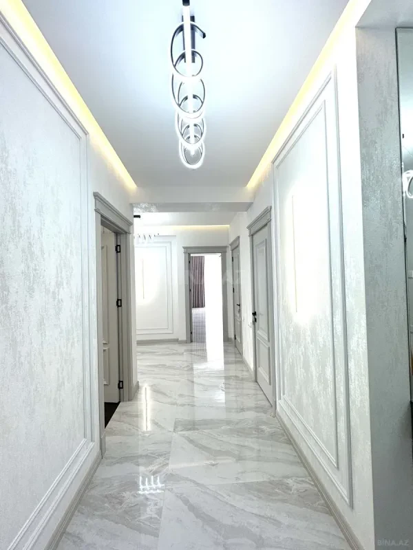 Satılır 3 otaqlı mənzil 140 m²