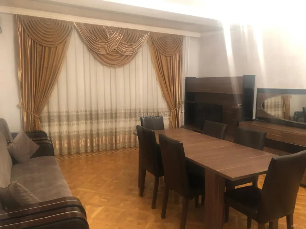 Kirayə verilir 3 otaqlı mənzil 140 m²