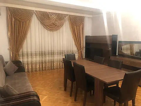 Kirayə verilir 3 otaqlı mənzil 140 m²