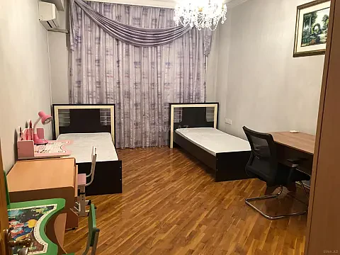 Kirayə verilir 3 otaqlı mənzil 140 m²